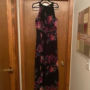 Beautiful Halter Dress  - NWOT - IT HAS POCKETS!